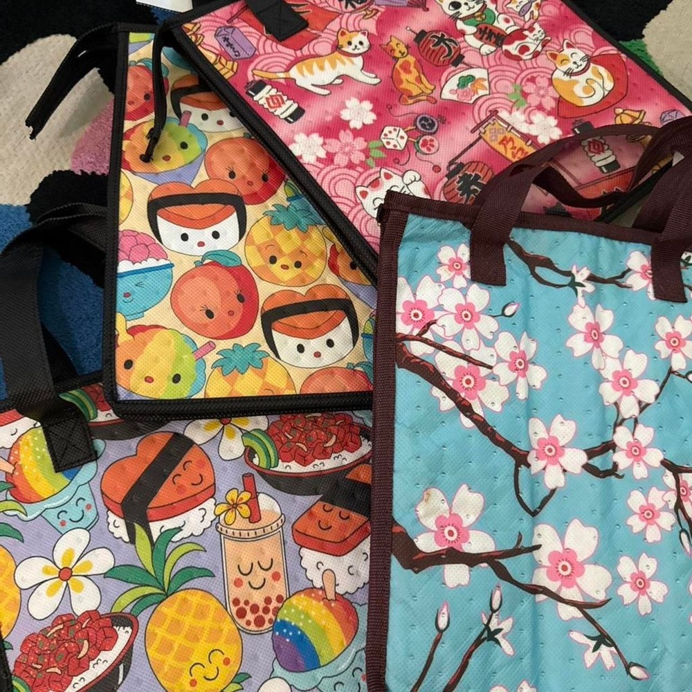 Lot of (4) NWT Hot/Cold Reusable Bag